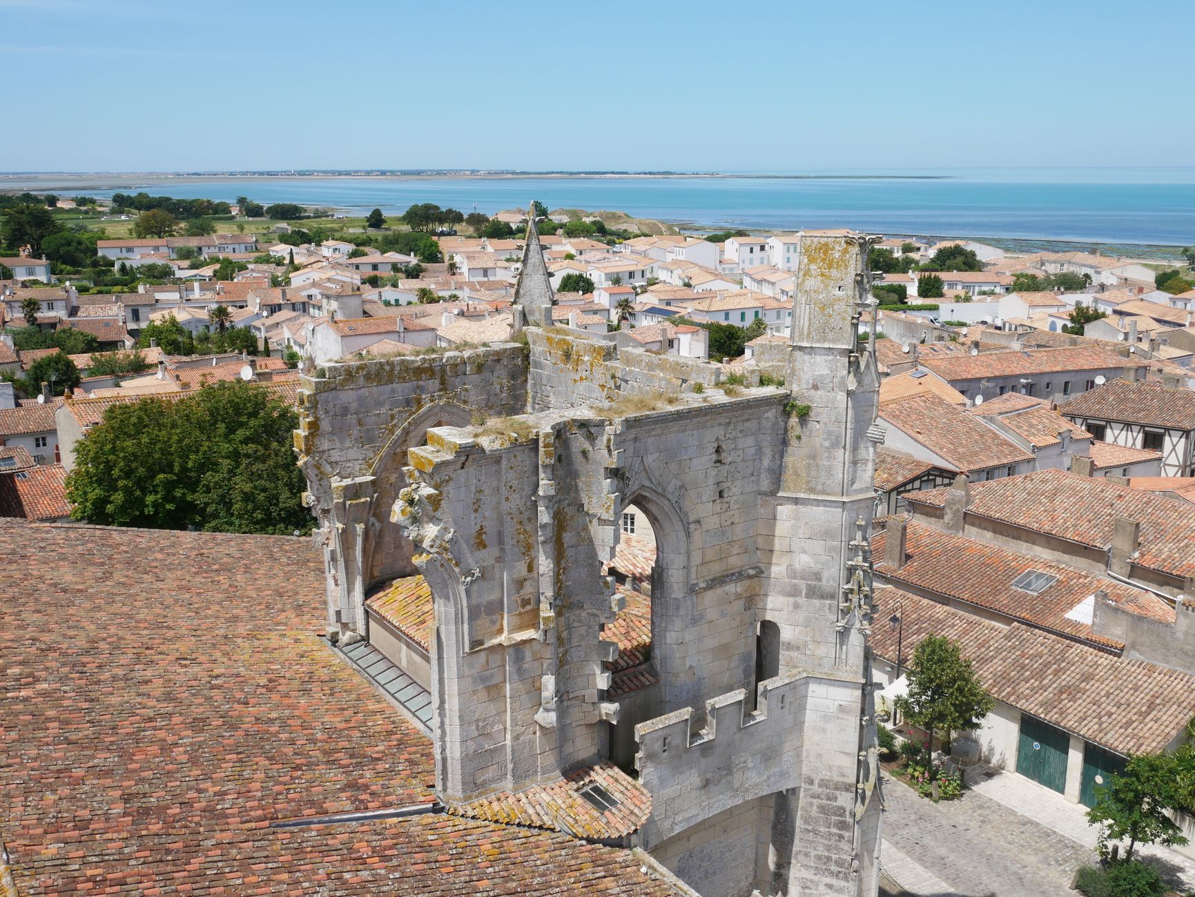 Bâchage de toiture équipe à Levallois-Perret